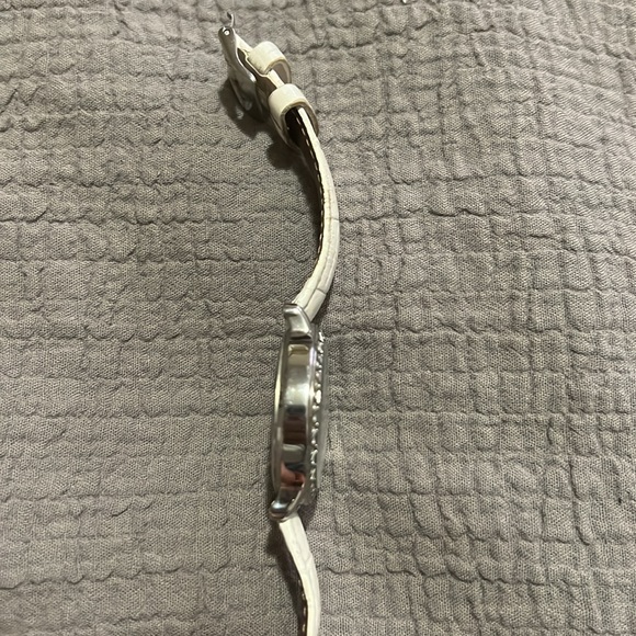 Guess Butterfly Watch 🦋 - Picture 4 of 7